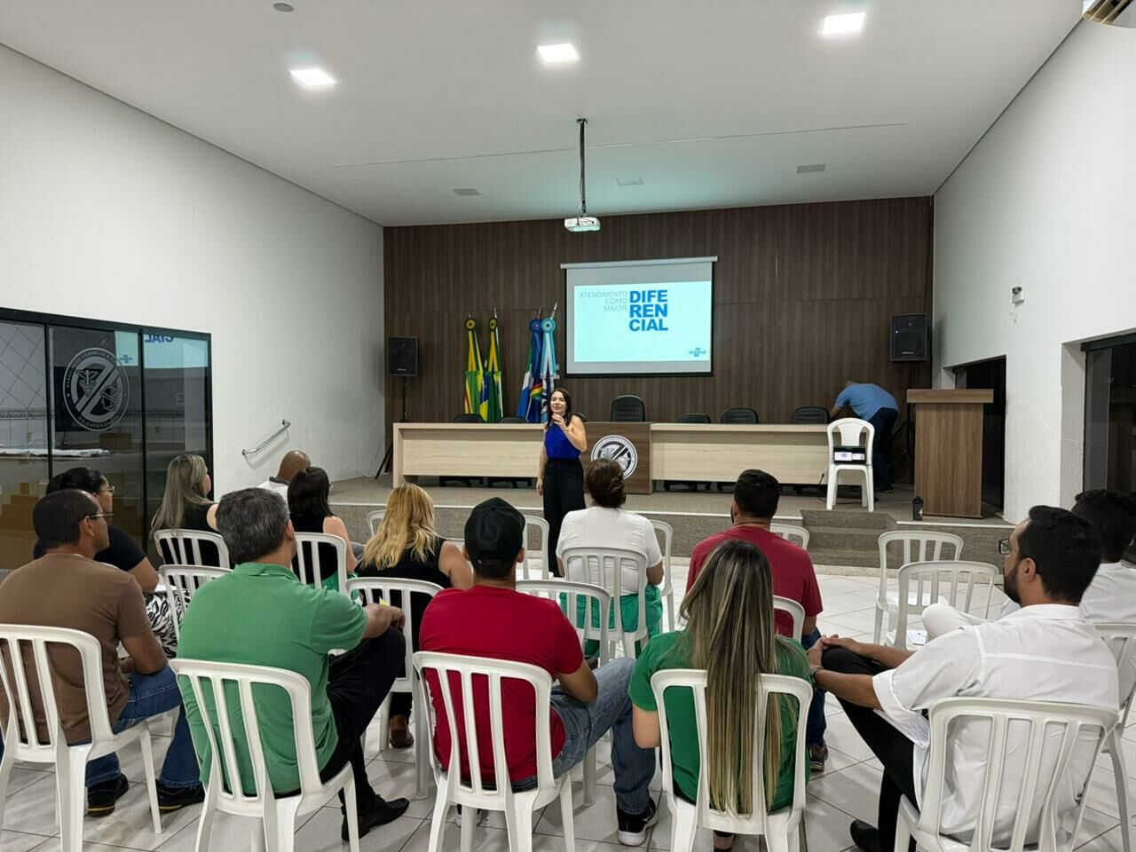 Imagem de compartilhamento para o artigo Com apoio da Prefeitura, palestra Salva Vendas reúne empreendedores para qualificar comércio de Cassilândia da MS Todo dia